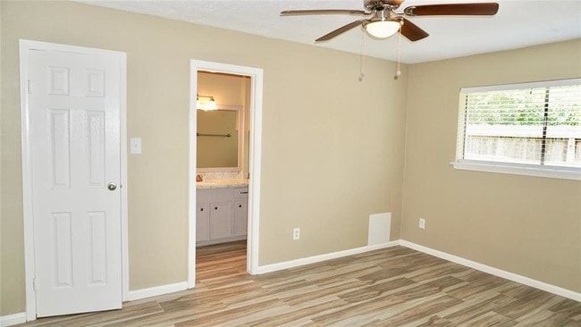 Building Photo - 7323 Woodoak Dr