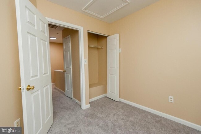 Building Photo - 10749 Kitchener Ct
