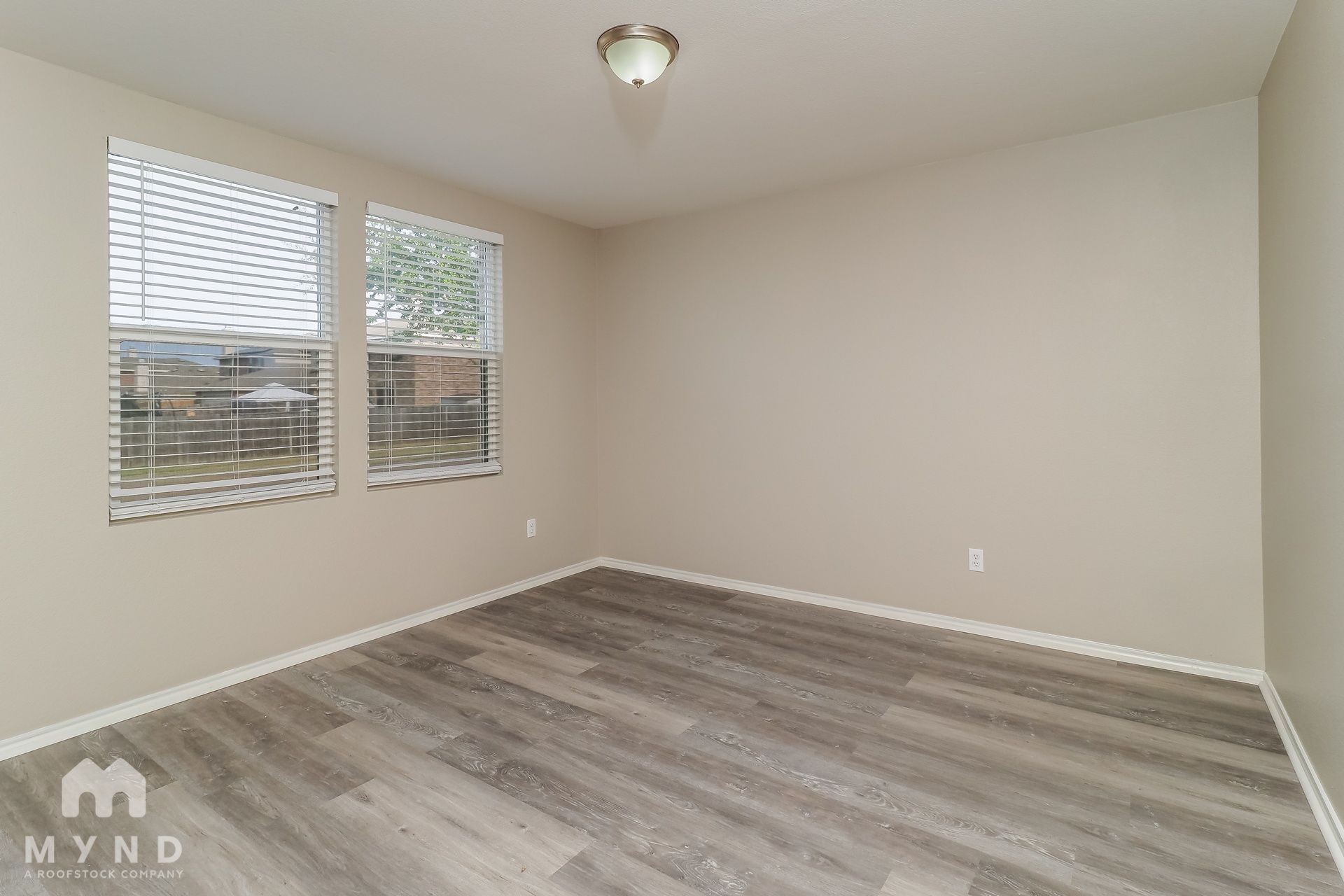 Building Photo - 3233 Sunshine Way