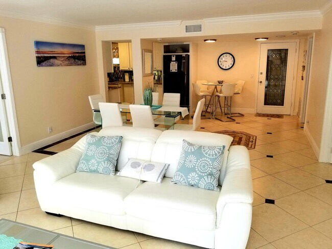 Building Photo - 3570 S Ocean Blvd