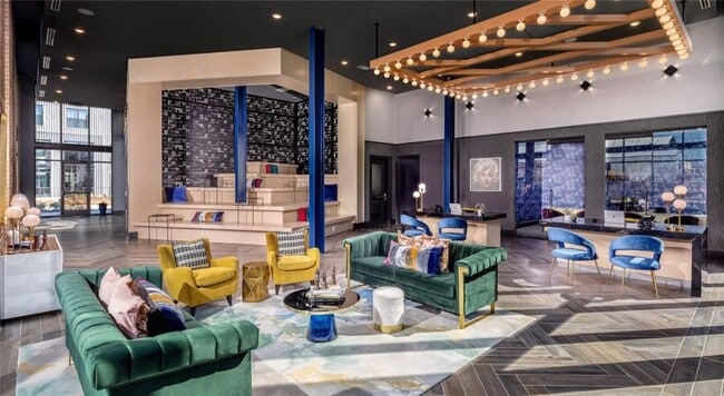 Building Photo - 105 Rogers St NE