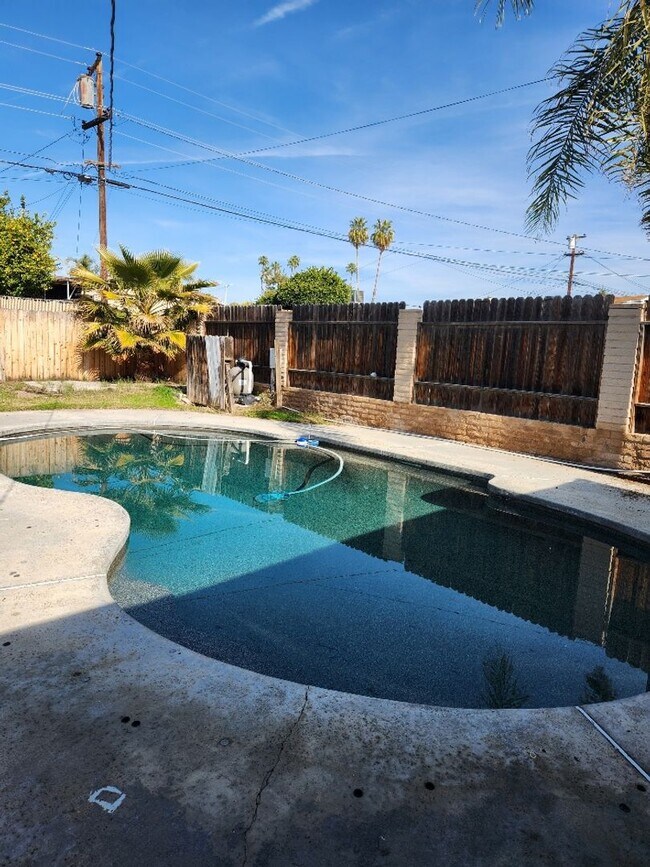 Building Photo - NE Home with pool for rent