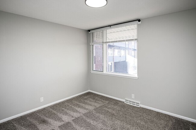 Building Photo - Spacious 3-Bedroom Apartment in Millard!