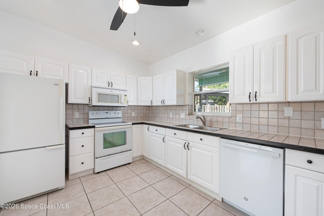 Building Photo - 206 4th Ave