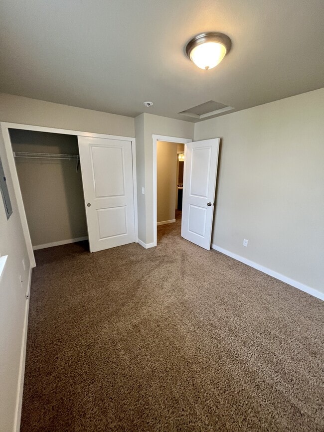 Building Photo - 1032 Cherry St