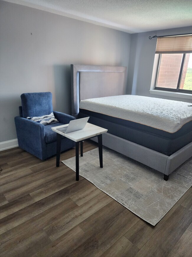 Building Photo - 200 Burkhall St