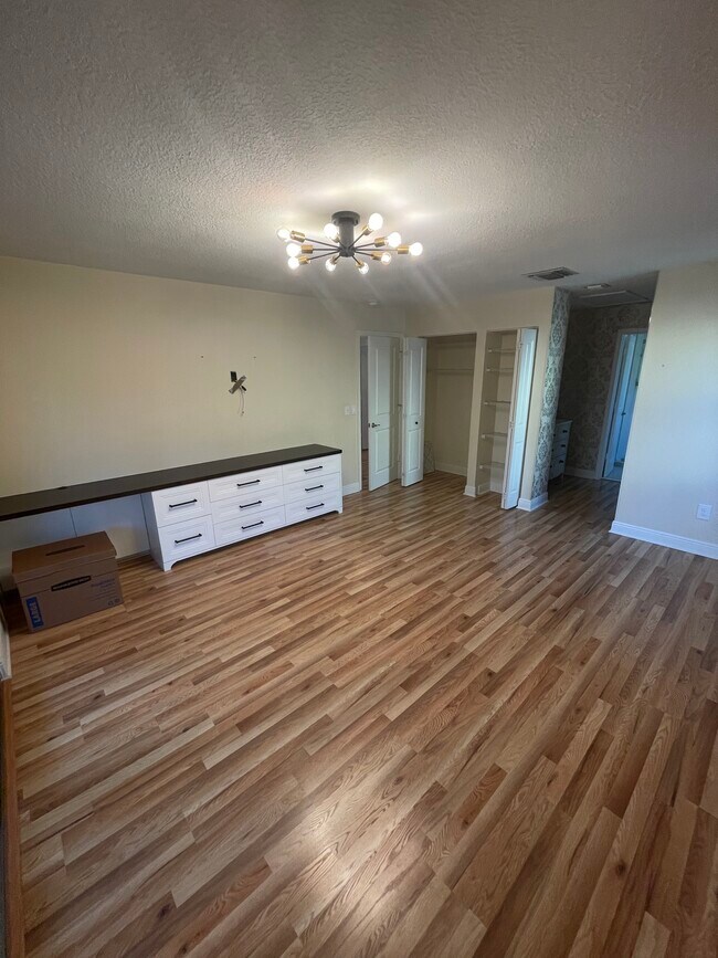 Building Photo - 13017 Northshire Trl