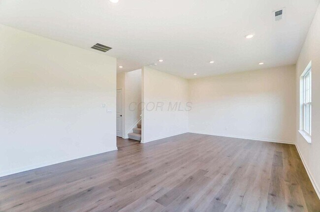 Building Photo - 852 Sunny Vale Dr