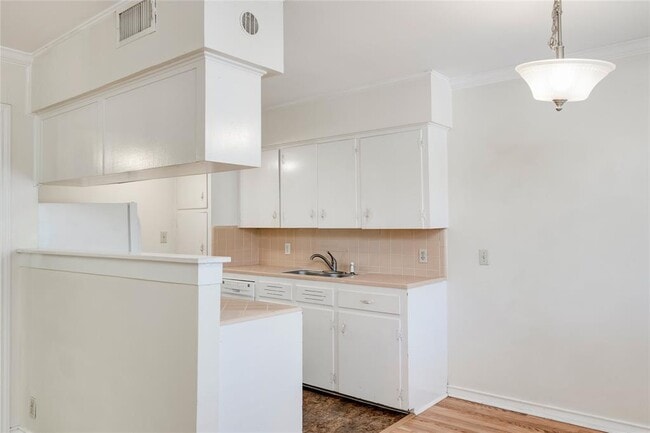 Building Photo - 1511 Shoal Creek Blvd