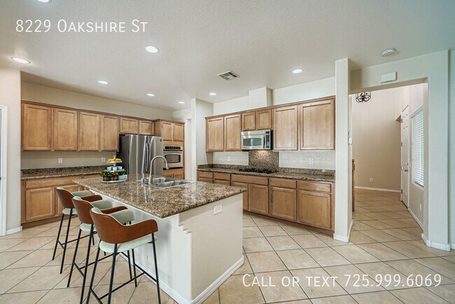 Building Photo - 8229 Oakshire St