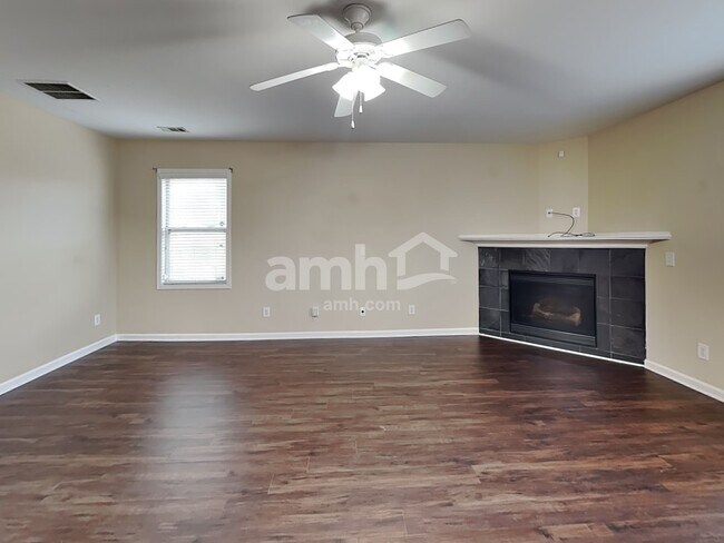 Building Photo - 850 Stonehaven Rd SW