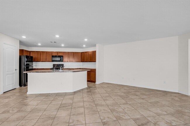 Building Photo - 6715 Hillsdale Creek Dr