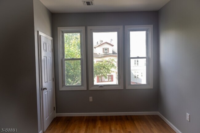 Building Photo - 59 Campfield St