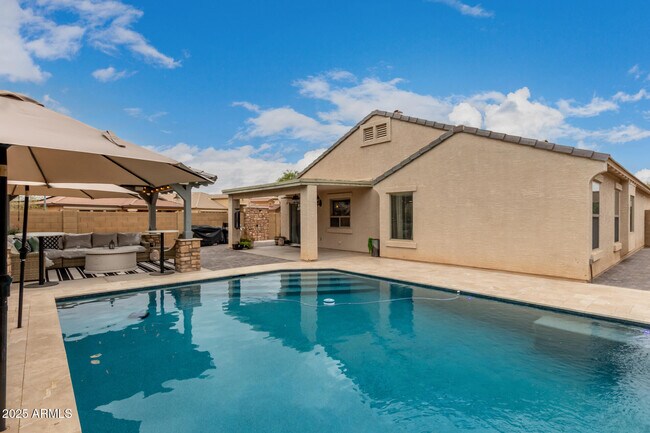 Building Photo - 10355 W Wood St