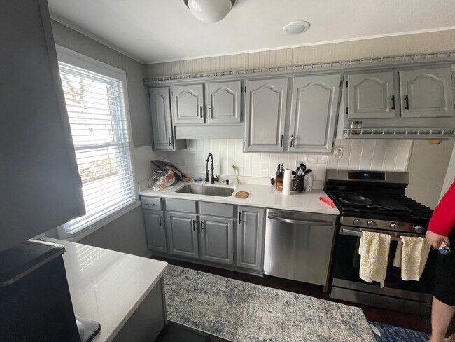 Building Photo - 1524 E Algonquin Rd