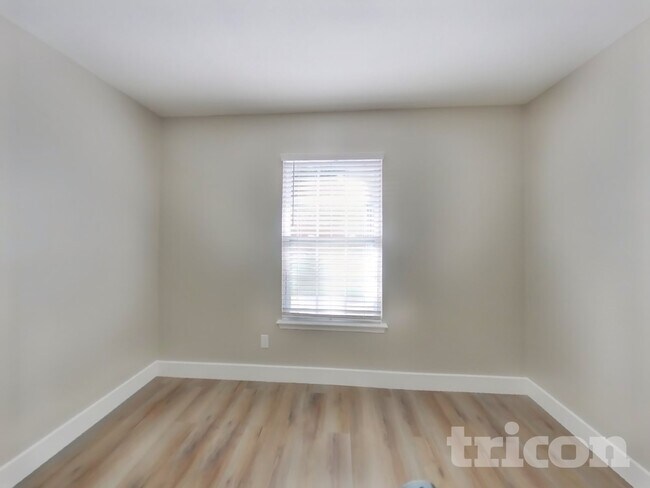 Building Photo - 84092 St James Ct