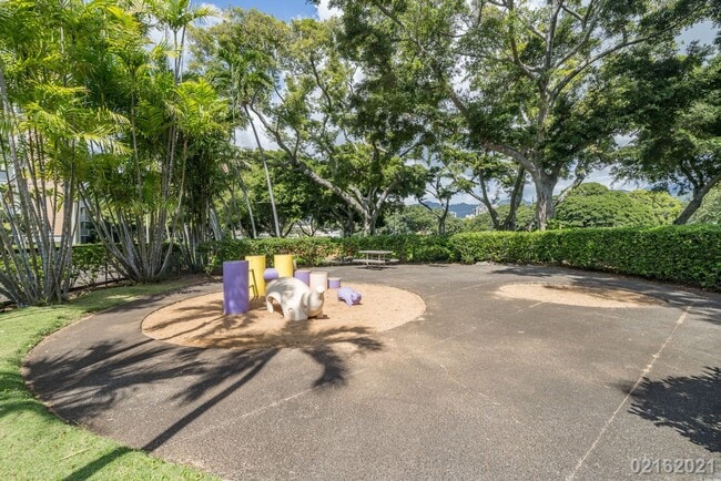 Building Photo - Queen Emma Gardens, Prince Tower, Studio $...