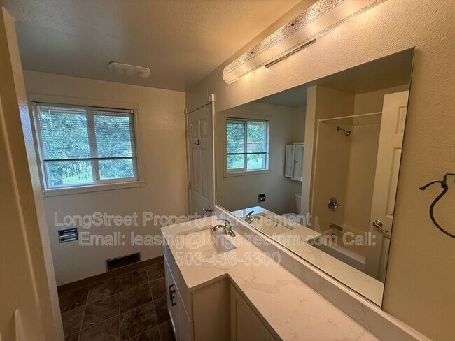 Building Photo - 1634 SW Knollbrook Pl