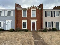 Building Photo - 238 Hickory Trail