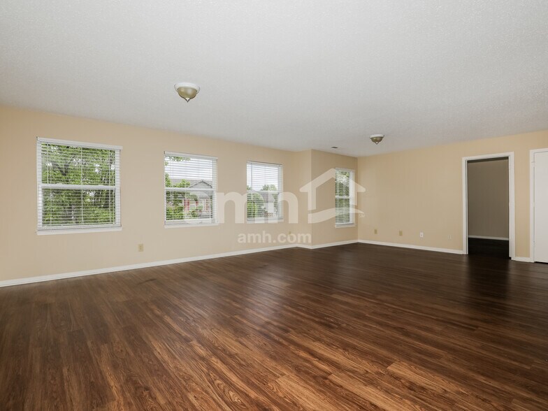 Building Photo - 13912 Meadow Lake Dr