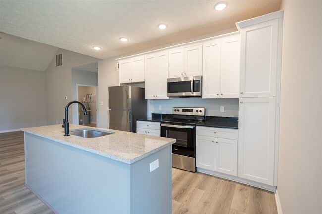 Building Photo - 2321 Trenton Ln