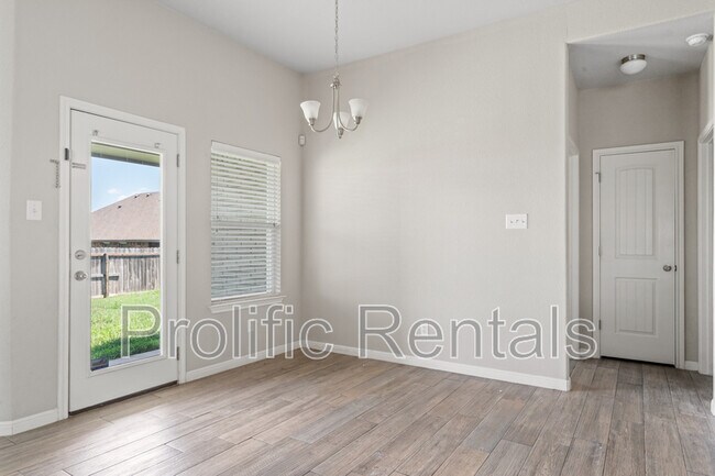 Building Photo - 6117 Verde Dr
