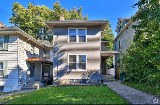 Building Photo - 244 Oak St