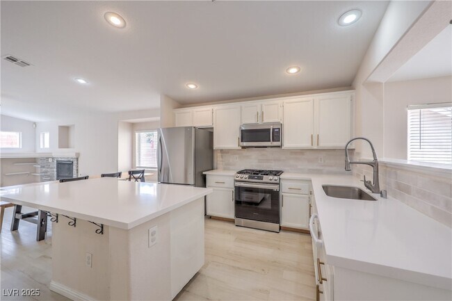 Building Photo - 8136 Shady Glen Ave
