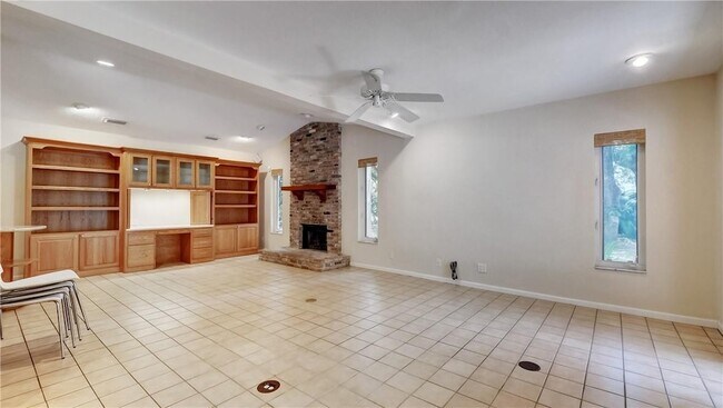 Building Photo - 10890 SW 83rd Ave