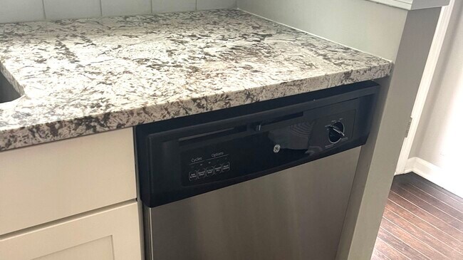 Building Photo - 948 Madison St