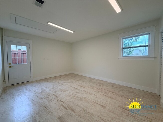 Building Photo - Beautifully Renovated 4BR Home with Private Pool in Fort Walton Beach!