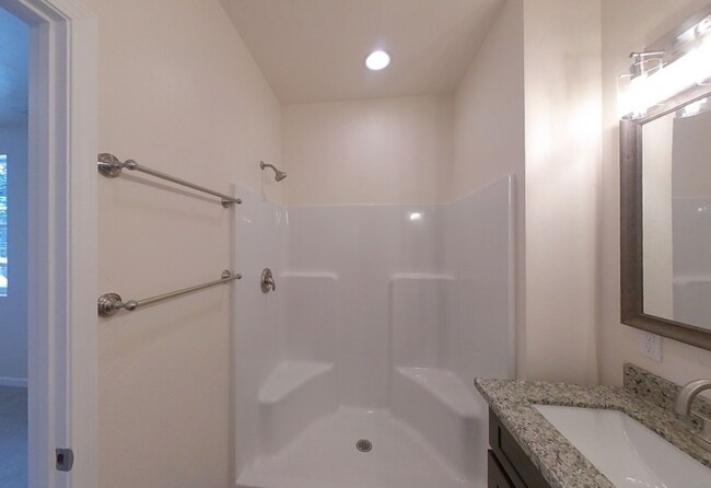Building Photo - Newer contemporary home right downtown, al...