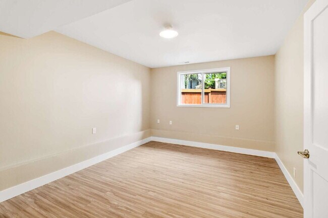 Building Photo - Modern 4-Bedroom Retreat Near Lake Whatcom...