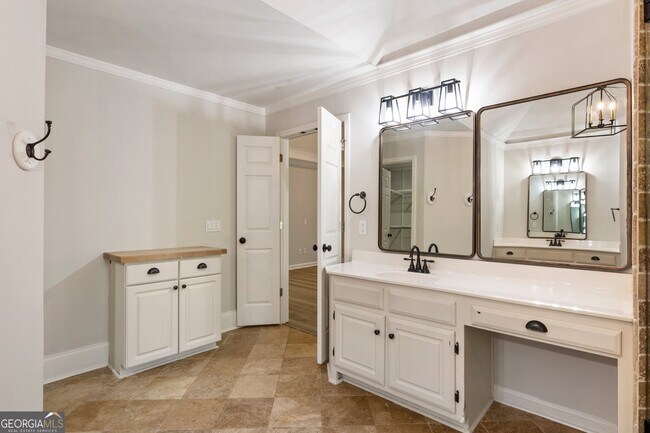 Building Photo - 330 Summerlin Dr