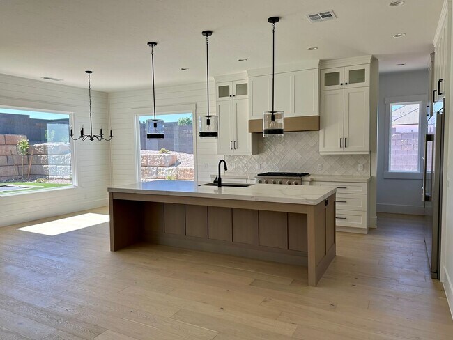 Building Photo - Stunning 5 Bedroom Home with Premium Upgrades Throughout