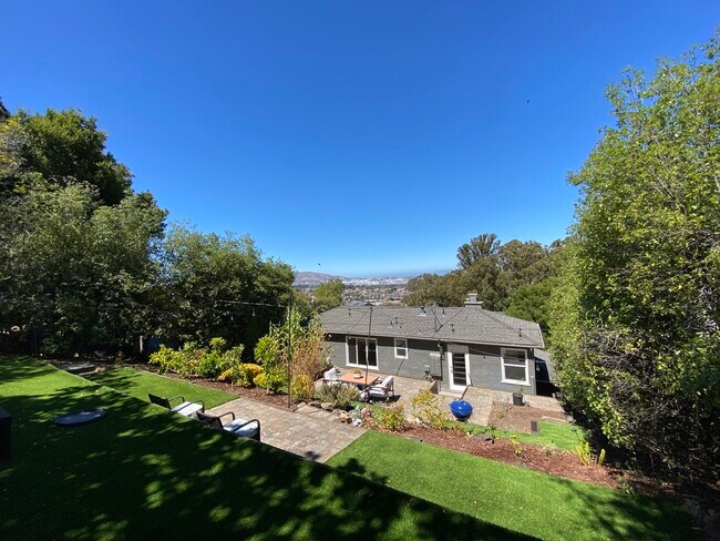 Building Photo - 161 El Bonito Way