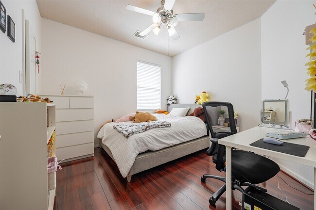 Building Photo - 13815 Normandy Ct