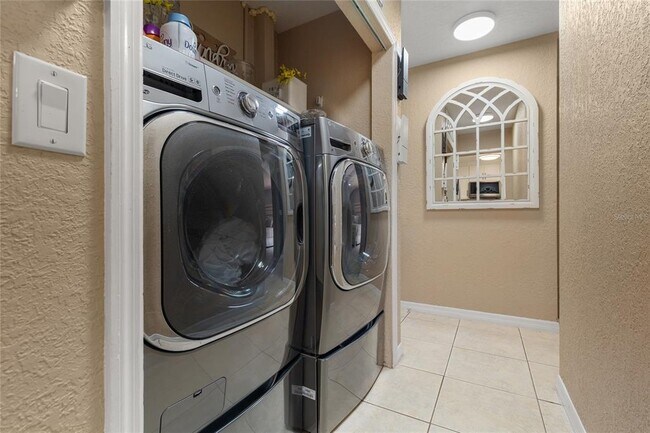 Building Photo - 1735 4th Ave E