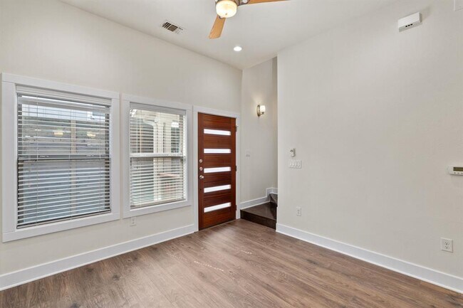 Building Photo - 720 Pedernales St