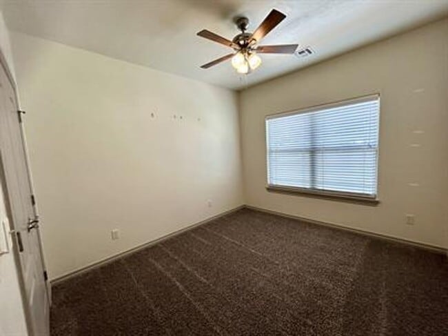 Building Photo - 4 Bedroom