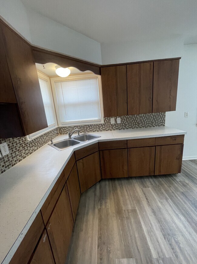 Building Photo - 2528 Forest Ave