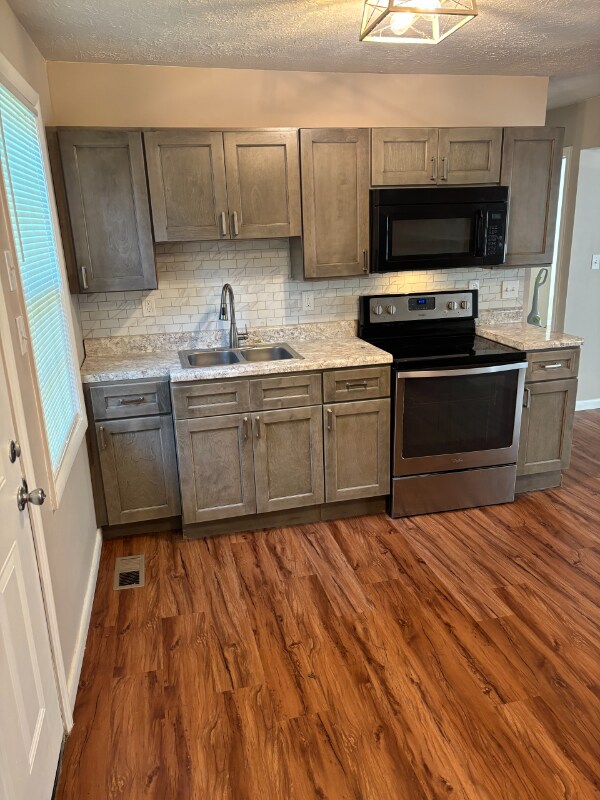 Building Photo - 235 Hillside Rd