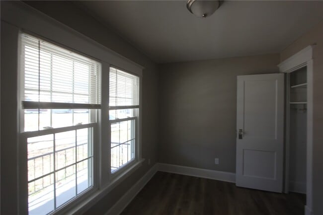 Building Photo - 1034 N Rock Hill Rd