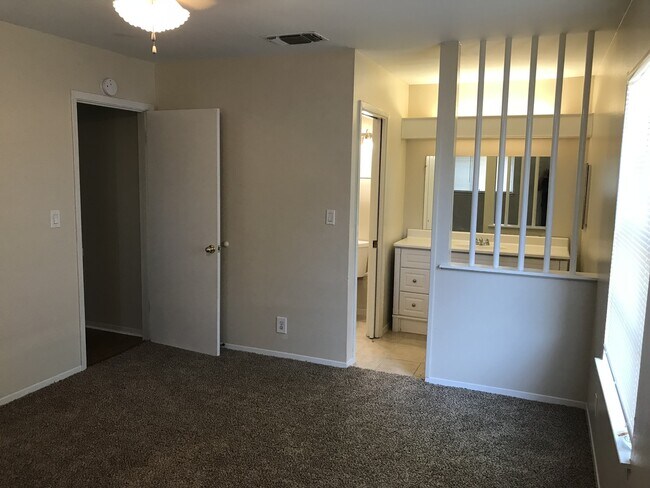 Building Photo - 5874 Castle Run Dr