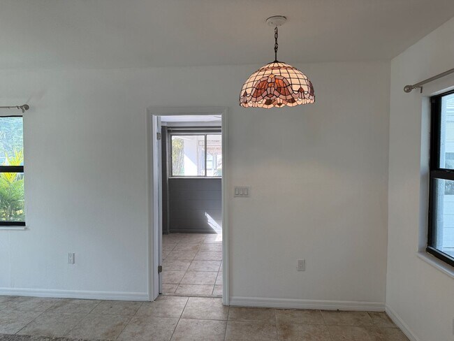 Building Photo - 827 42nd St