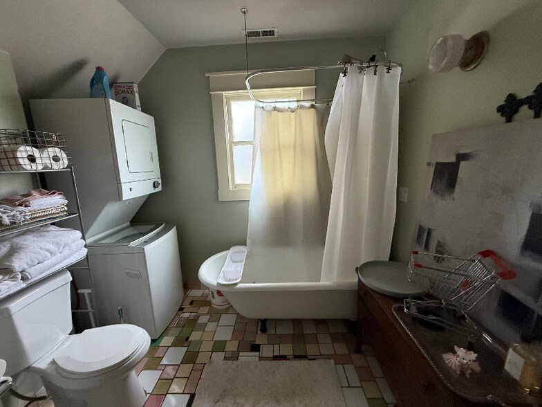 Building Photo - 2003 N Willamette Blvd