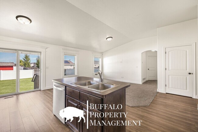 Building Photo - 4211 Roy Cir