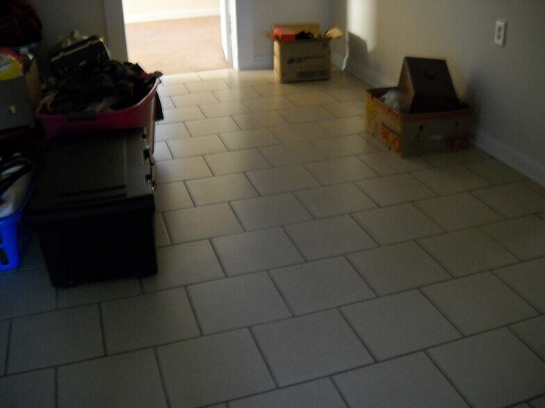 Building Photo - 341 E 13rh st