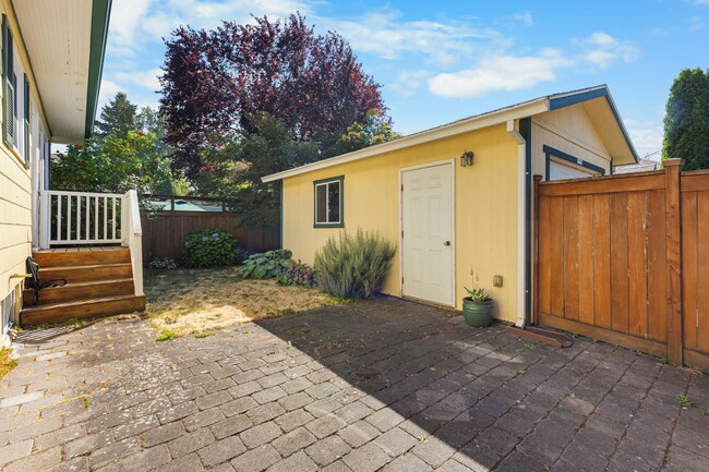 Building Photo - 4073 NE 30th Ave