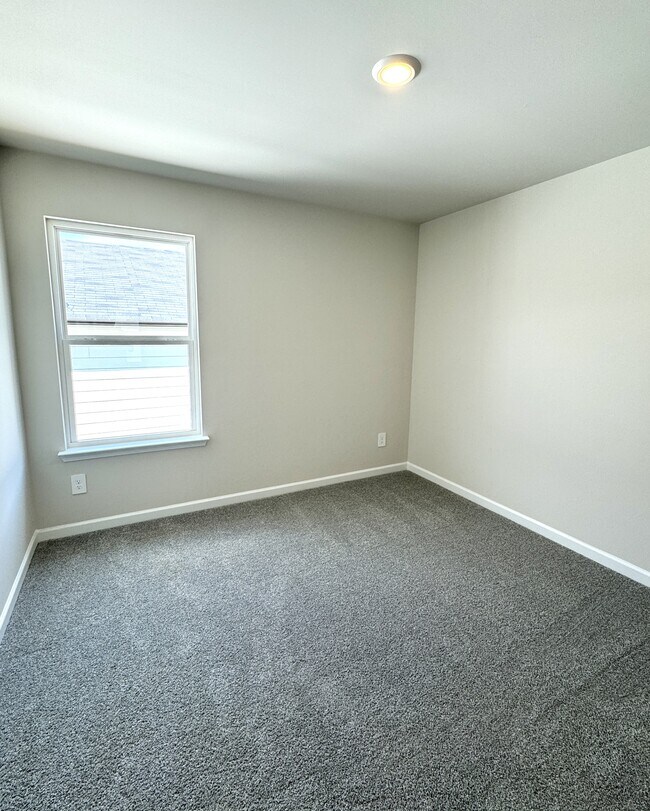 Building Photo - 2103 Baron Mnr Dr